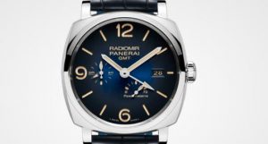 The 42 mm replica Panerai Radiomir 1940 PAM00946 watches have blue dials.