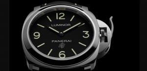 The 44 mm replica Panerai Luminor PAM00774 watches have black dials.