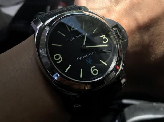 The bold Panerai is a good choice for strong men.