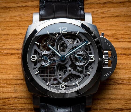 The skeleton dial allows the wearers to enjoy the movement from the front and caseback.