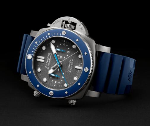 The blue elements on the dial make the timepiece more eye-catching.