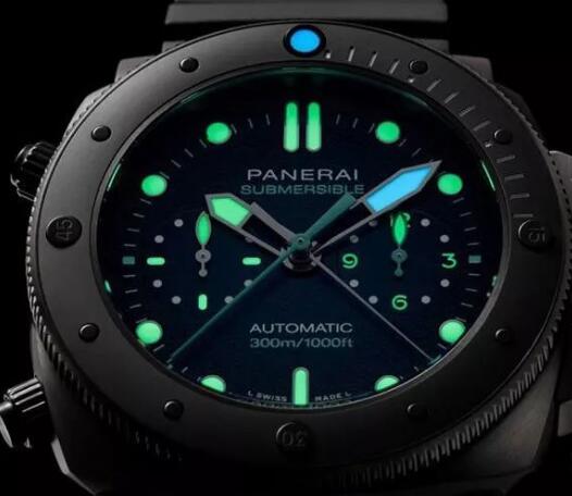 The great luminescence allows the wearers to read time easily in dark night.