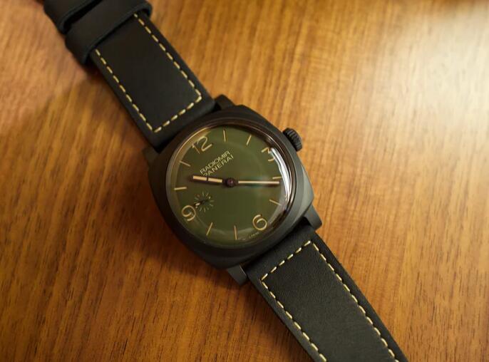 Forever imitation watches keep classic with black color.