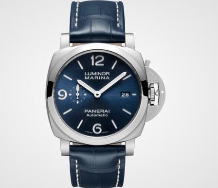 The blue Panerai will enhance the charm of modern men well.