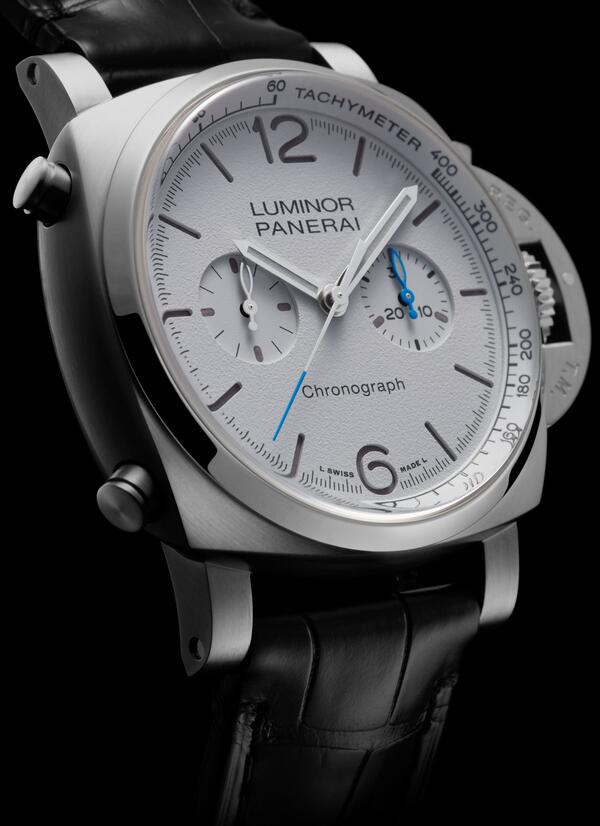 Hot sale replica watches are clear with white color.